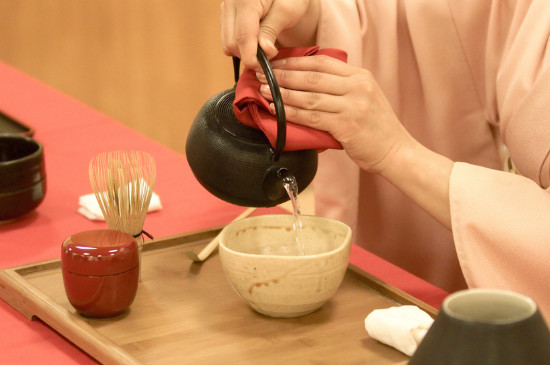 女人喝茶要行扣茶禮嗎，叩茶禮女士能用嗎？