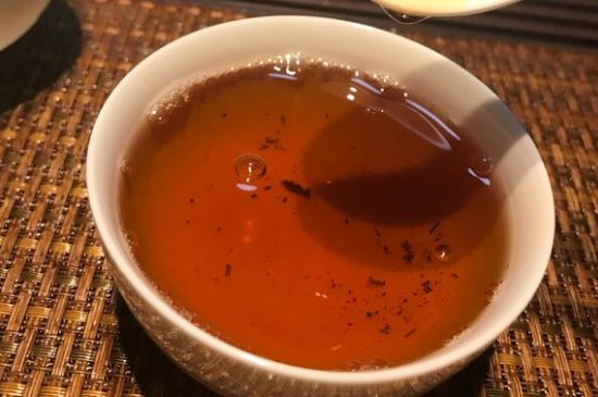 大紅袍第一泡要倒掉嗎，洗茶水需倒掉但第一泡出湯