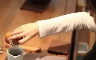 三才蓋碗的正確拿法，三才蓋碗抓碗法圖解