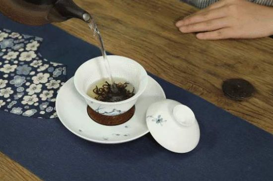 各類(lèi)茶的注水方式，不同的茶泡茶時(shí)怎么注水