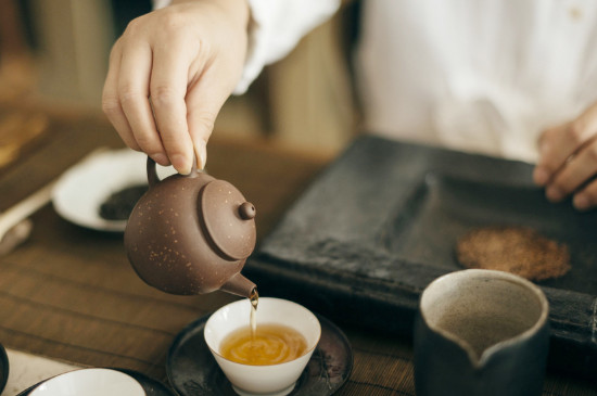 女人喝茶要行扣茶禮嗎，叩茶禮女士能用嗎？