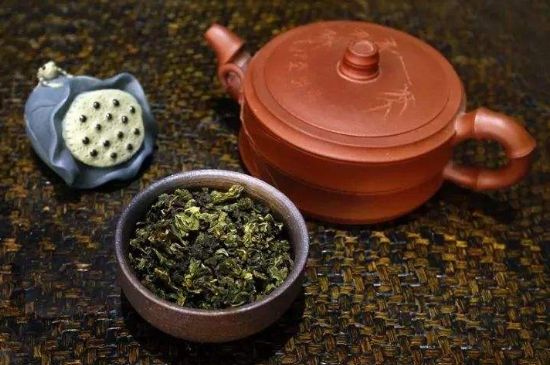 泡大紅袍、肉桂和水仙可以用一個(gè)紫砂壺嗎，可以摻一起沖泡么？