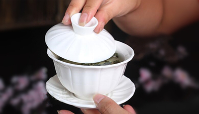 三才蓋碗的正確拿法，三才蓋碗抓碗法圖解