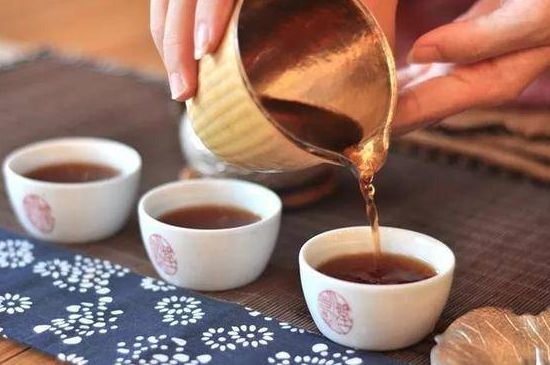 喝茶茶桌上的禮儀有哪些，泡茶待客十大禮儀不可不做！