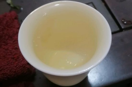 春茶上市白茶的好壞怎么區(qū)分，春白茶怎么分辨好不好？