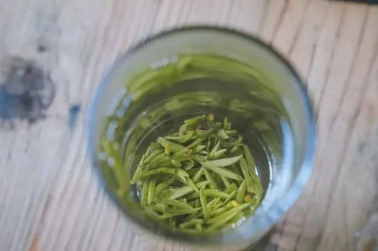 泡好的茶水放冰箱能保存多久，泡好的茶冷藏放多久？