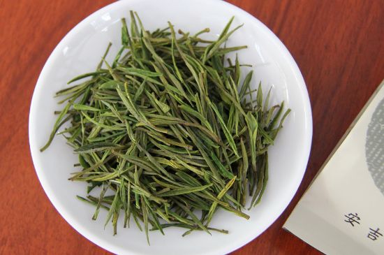 安吉白茶冷藏好還是冷凍好？這個需要根據(jù)存放時間來選擇