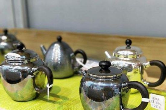 銀壺?zé)笏镉泻谏臇|西，為什么銀壺里有黑點(diǎn)