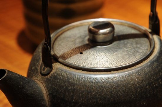 日本鐵壺怎么開壺，新鐵壺開壺方法