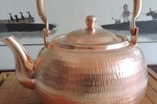 用銅壺?zé)惺裁唇?，銅壺煮水的兩大忌諱和好處