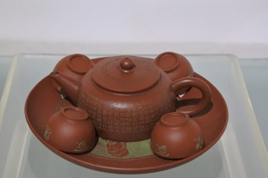 正宗紫砂壺多少錢一套，一套正宗<a href=http://www.silkroadstores.com/chaju/zisha/ target=_blank class=infotextkey>宜興紫砂壺</a>什么價格