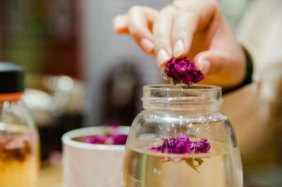 好玫瑰花茶多少錢一斤啊，玫瑰花茶價(jià)格多少錢合理？