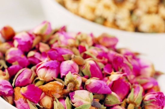 玫瑰花的最佳搭配，喝玫瑰花茶搭配什么喝好？