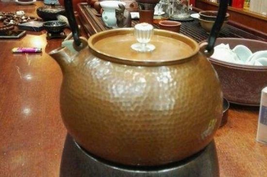 用銅壺?zé)惺裁唇?，銅壺煮水的兩大忌諱和好處