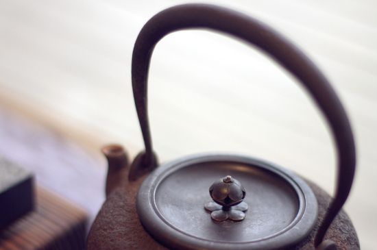 老鐵壺煮茶的害處，鐵壺為什么不能煮茶？