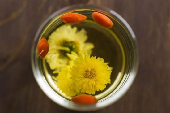 菊花茶的最佳搭配有哪幾樣，菊花茶和什么搭配喝效果好？