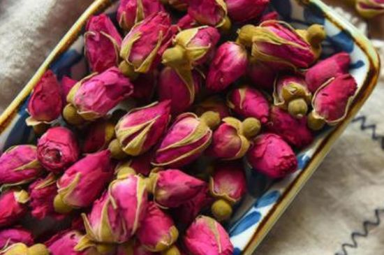 干玫瑰花泡水放幾顆，玫瑰花泡水一次放幾朵？