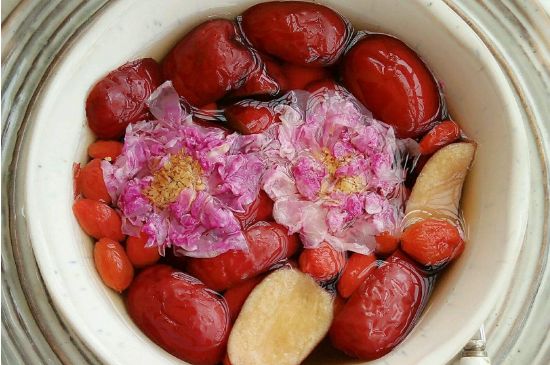 喝玫瑰花茶能祛斑嗎，玫瑰花茶有祛斑的功效嗎？