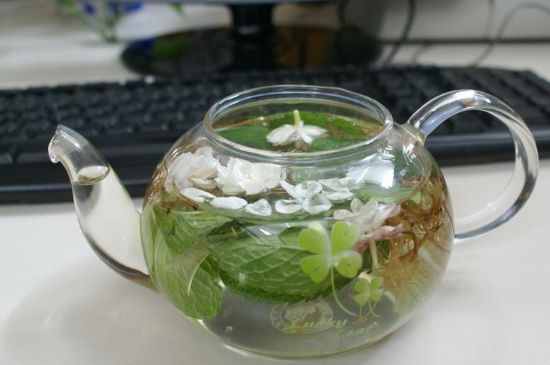 茉莉泡水禁忌，茉莉干花泡水的功效與禁忌