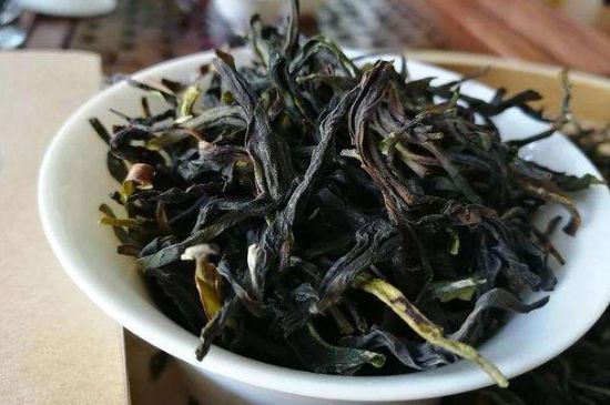 鴨屎香單叢雪片茶的特點，鳳凰雪片茶有什么特點？