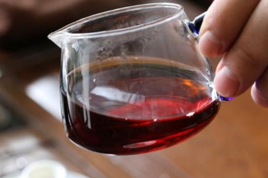 茯磚茶與普洱茶哪個(gè)好，茯茶和普洱茶口味區(qū)別