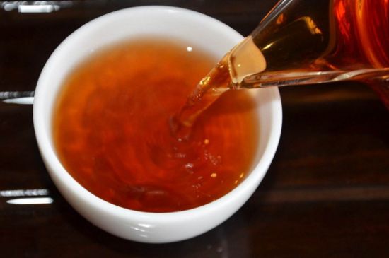 茯磚茶與普洱茶哪個(gè)好，茯茶和普洱茶口味區(qū)別