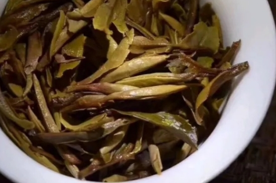 老白茶上火還是去火？夏季喝煮的老白茶會容易上火！