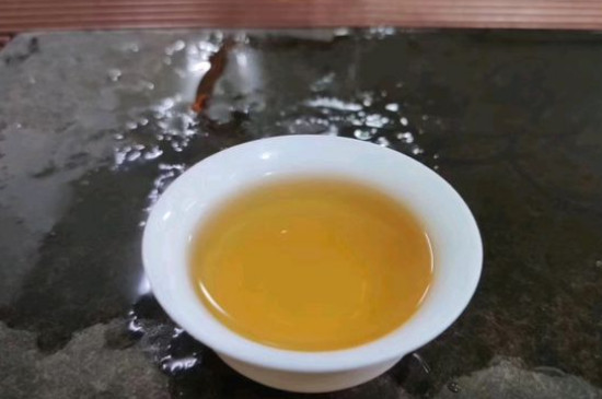 新舊白茶怎么區(qū)分，怎么分辨白茶是新還是舊