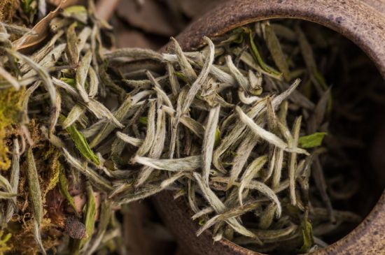 福鼎白茶要喝老的嗎，為什么喝白茶要喝老茶存新茶？