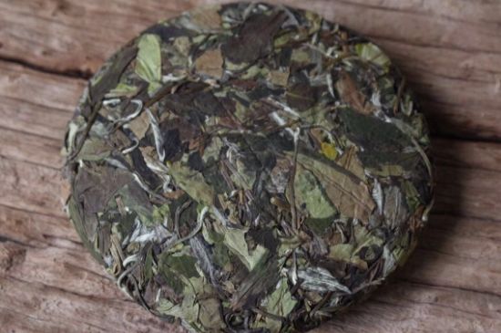 怎么撬老白茶茶餅不容易碎，福鼎白茶如何撬茶方法