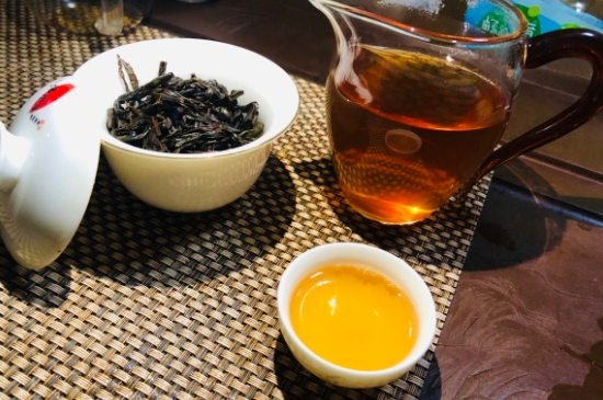 為什么喝巖茶會(huì)上火，巖茶喝多上火怎么辦？