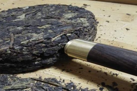 伏茶里的金花是黃曲霉素嗎，金花茯茶里的是什么菌