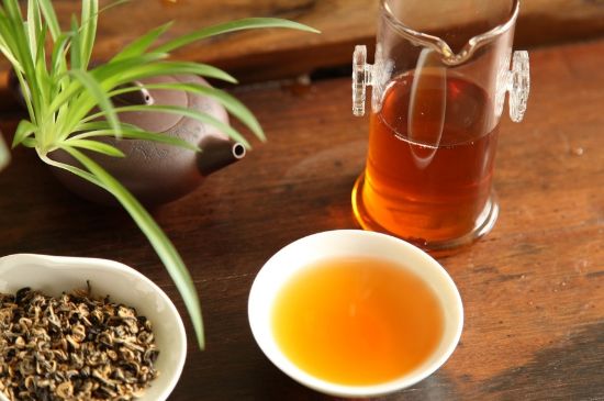 飯后多長時間喝六堡茶最好，六堡茶一天喝多少