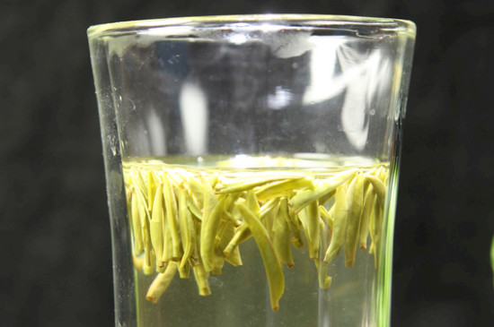 竹葉青茶泡不立起來怎么回事，竹葉青茶怎么泡立起來