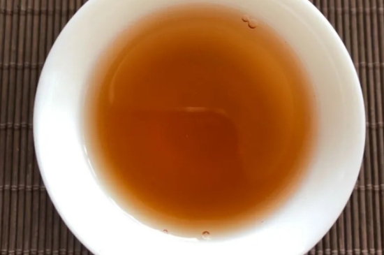 老白茶上火還是去火？夏季喝煮的老白茶會容易上火！