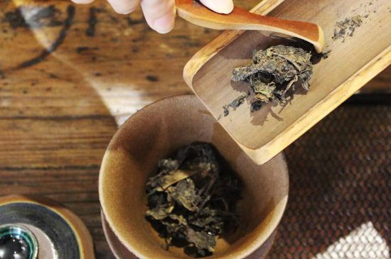 茯磚茶與普洱茶哪個(gè)好，茯茶和普洱茶口味區(qū)別