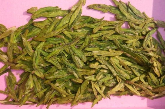 西湖龍井新茶和陳茶的區(qū)別，怎么區(qū)分龍井新茶和舊茶？