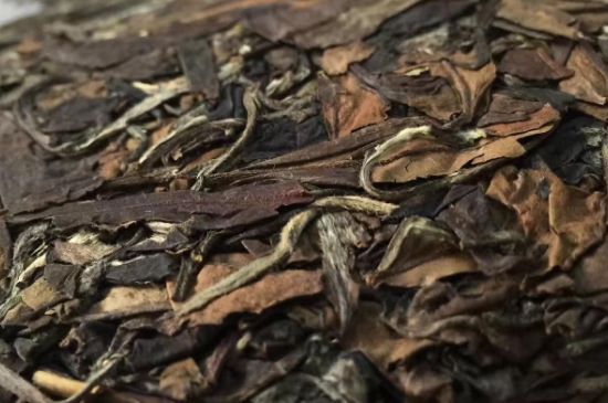 福鼎白茶要喝老的嗎，為什么喝白茶要喝老茶存新茶？