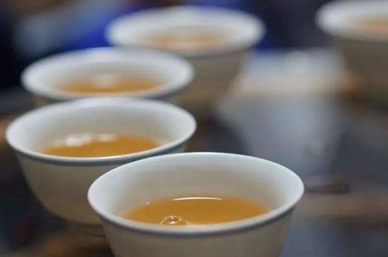 茯磚茶與普洱茶哪個(gè)好，茯茶和普洱茶口味區(qū)別