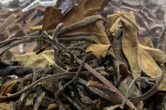 老白茶上火還是去火？夏季喝煮的老白茶會容易上火！