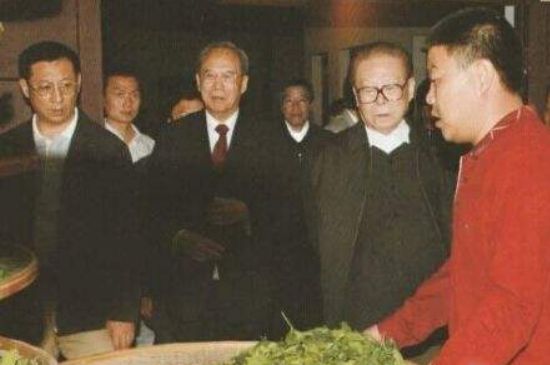 母樹大紅袍給誰喝了，為什么母樹大紅袍叫三棵六株？