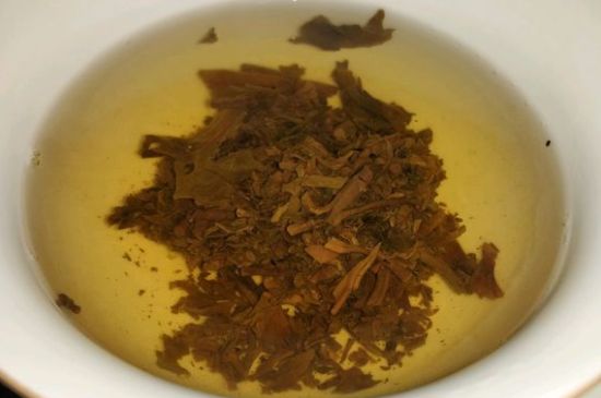女人喝紅茶好還是喝普洱茶好，普洱茶和紅茶哪個(gè)適合女人喝