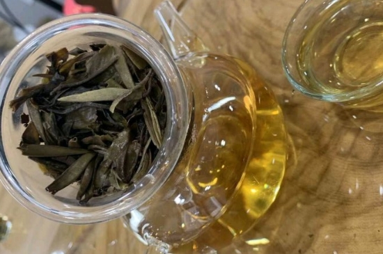 白茶三年為藥七年為寶的原理，為什么說一年茶三年藥七年寶？