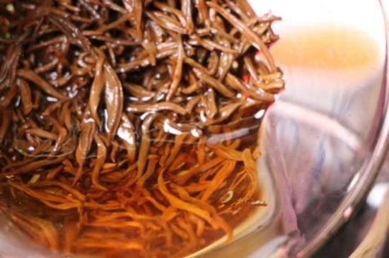 300塊錢的金駿眉能喝嗎，兩三百多金駿眉和一千多區(qū)別