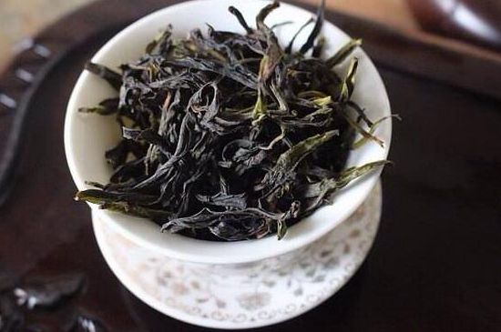 鴨屎香單叢雪片茶的特點，鳳凰雪片茶有什么特點？