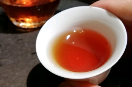 長期喝巖茶會上火嗎？巖茶這樣喝了容易上火！