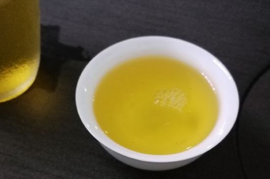 女人喝金駿眉的好處和壞處，女性喝金駿眉可減肥養(yǎng)顏