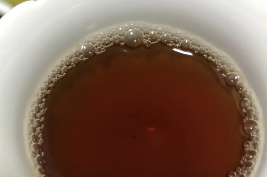 老白茶上火還是去火？夏季喝煮的老白茶會容易上火！