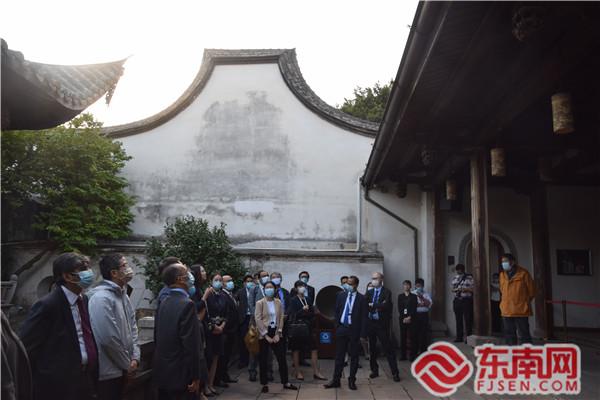 外國(guó)駐華使節(jié)一行參觀(guān)三坊七巷